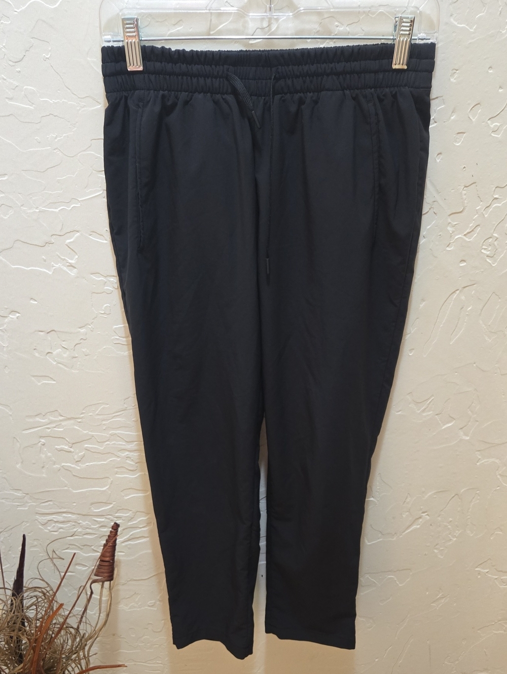 Zella Black Cropped Athletic Joggers for Women